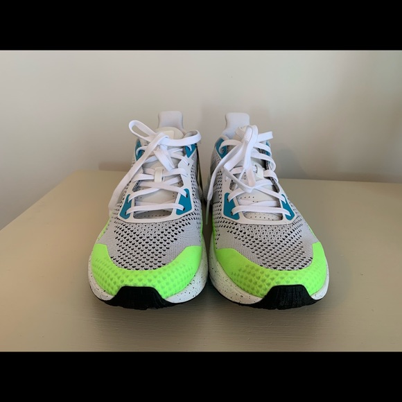 Hi am selling brand new Adidas sneakers! - Picture 3 of 5